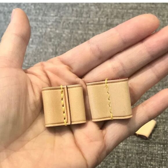 Leather string slide string keeper GENIUNE VACHECTTA LEATHER - Picture 4 of 4